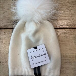 Linda Richards Women's Cream Pom Pom Beanie
